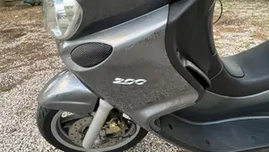 Piaggio X9 200 Evolution  (2)