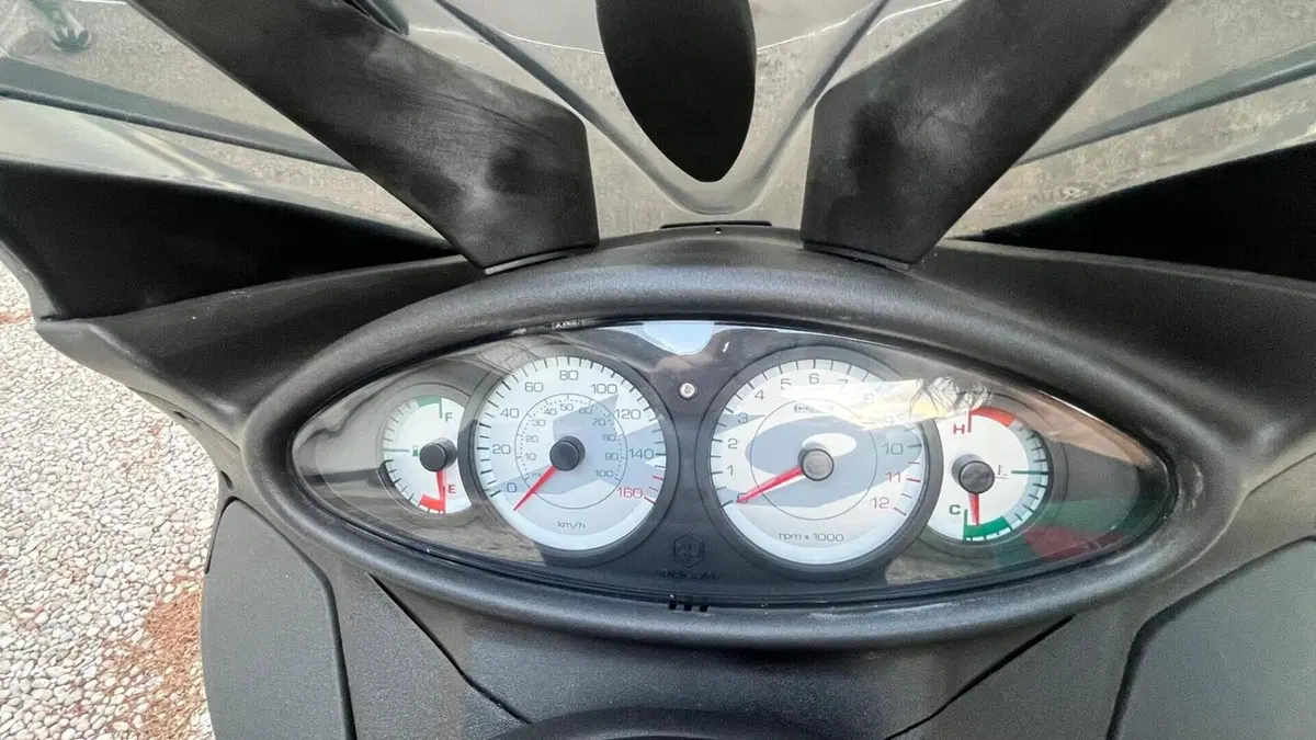 Piaggio X9 200 Evolution  (6)