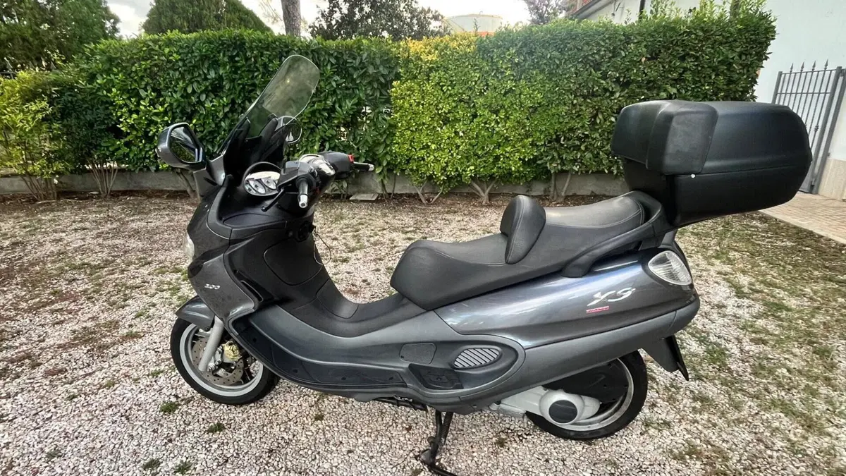 Piaggio X9 200 Evolution  (9)