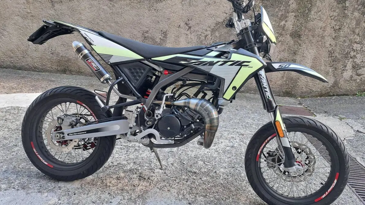 Fantic Motor Motard 50 Performance 2t (2020)  (2)