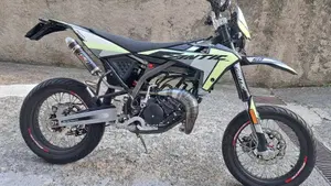 Fantic Motor Motard 50 Performance 2t (2020)  (2)