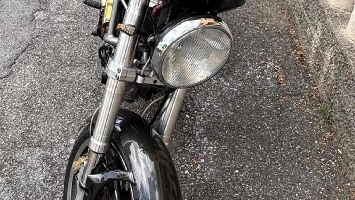 Ducati Monster 900 Special I.E. (1999 - 02)  (2)