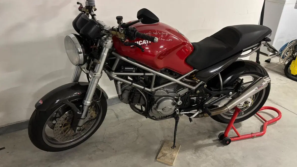 Ducati Monster 900 Special I.E. (1999 - 02)  (10)