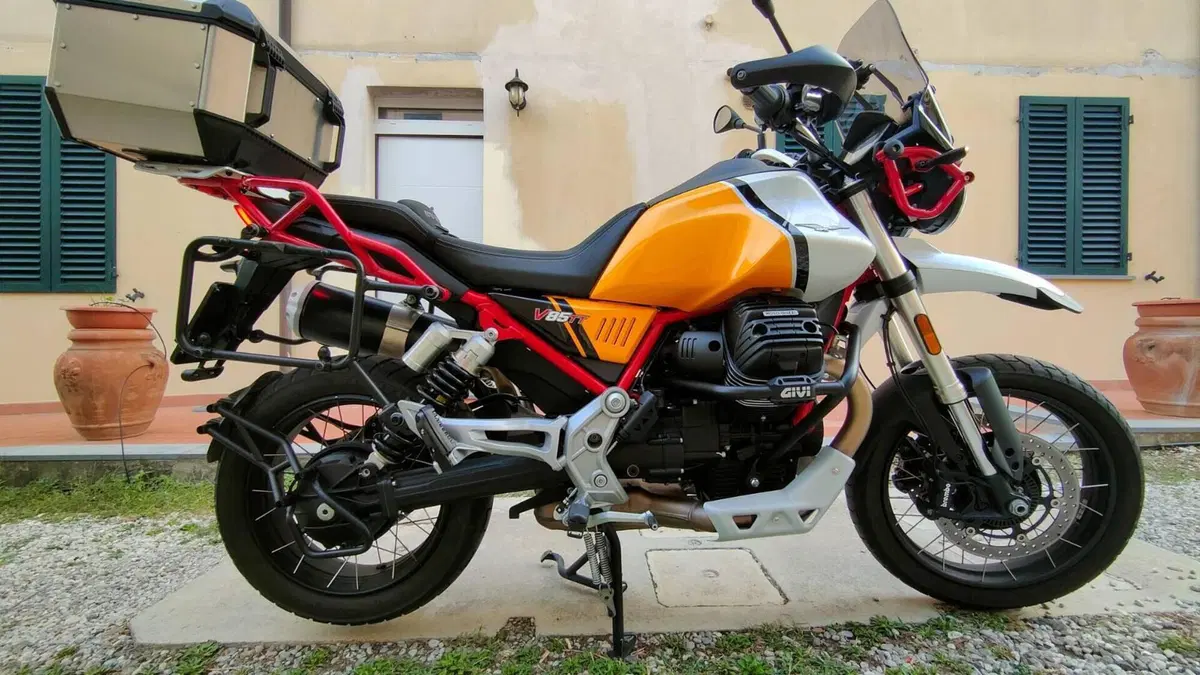 Moto Guzzi V85 TT (2021 - 23)  (4)