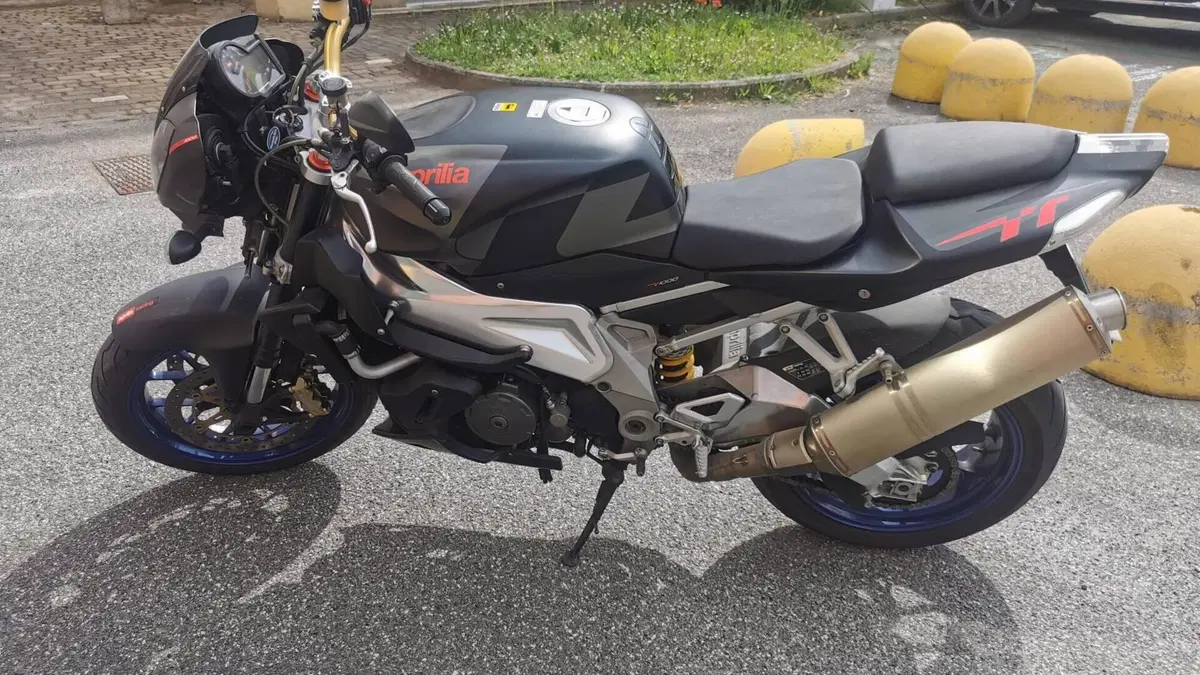 Aprilia Tuono 1000 R (2006 - 10)  (4)