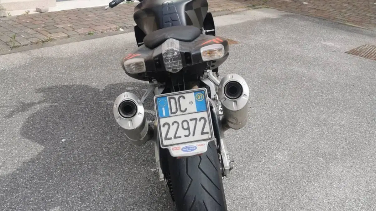 Aprilia Tuono 1000 R (2006 - 10)  (5)