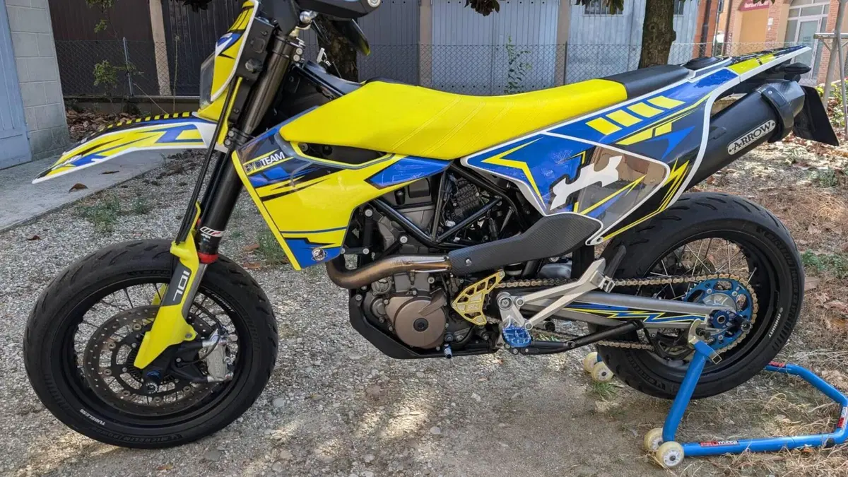Husqvarna 701 Supermoto (2021) 