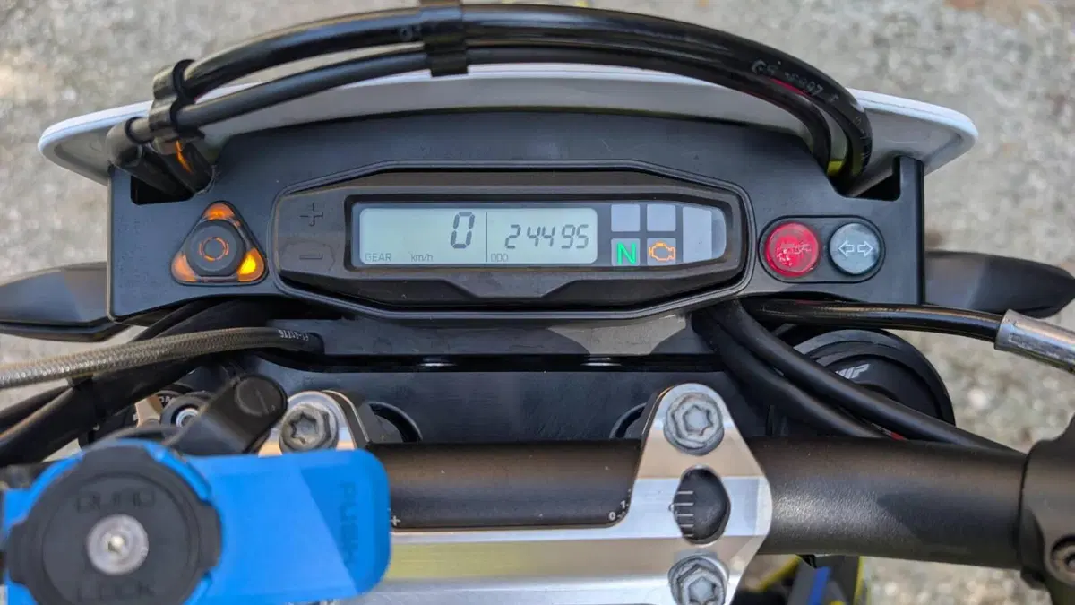 Husqvarna 701 Supermoto (2021)  (6)