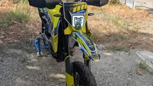 Husqvarna 701 Supermoto (2021)  (2)
