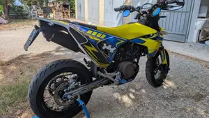 Husqvarna 701 Supermoto (2021)  (4)