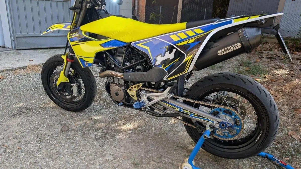 Husqvarna 701 Supermoto (2021)  (5)