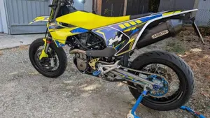 Husqvarna 701 Supermoto (2021)  (5)
