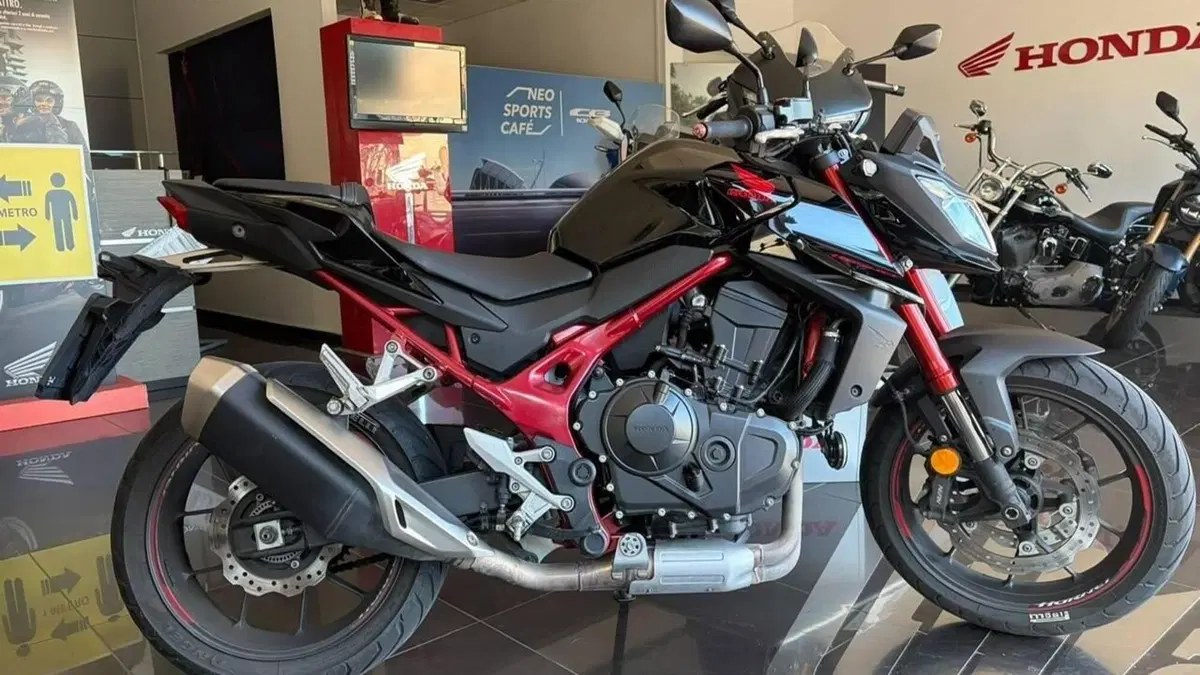 Honda CB 750 Hornet (2023 - 24)  (2)