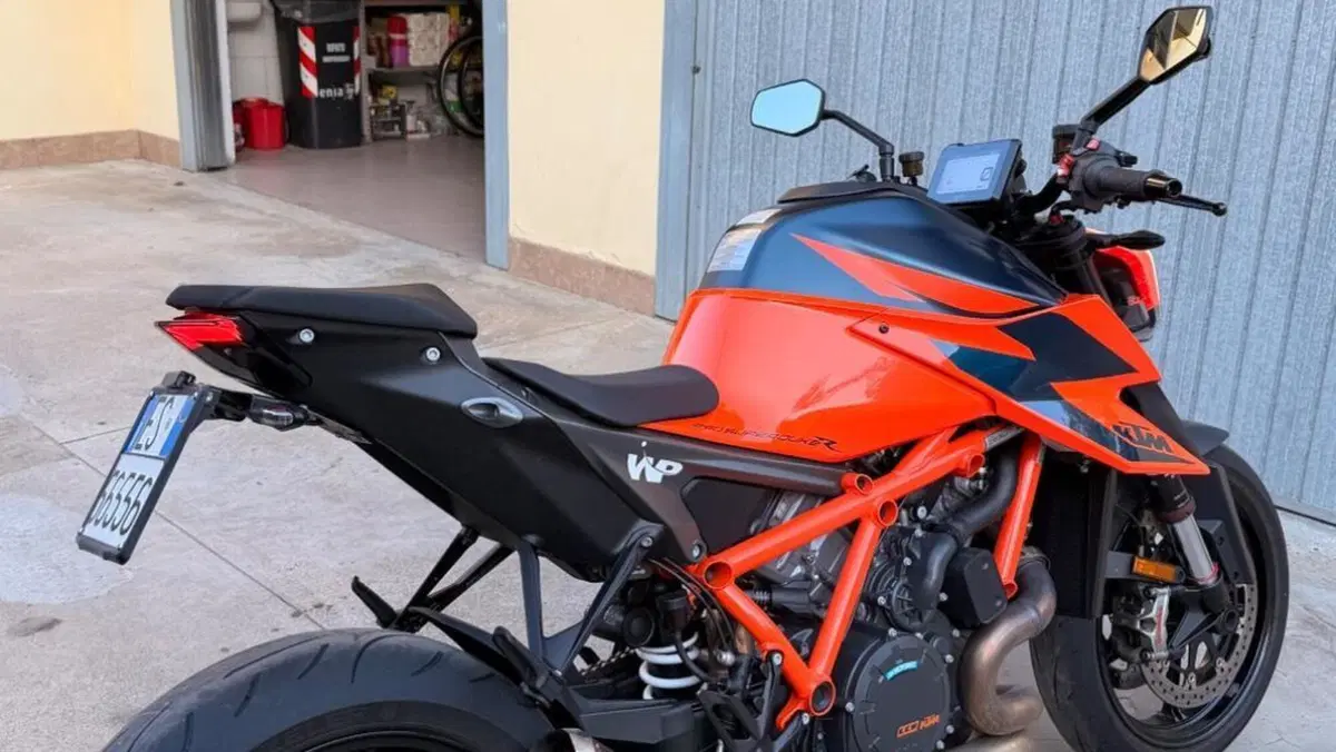 KTM 1290 Super Duke R (2020)  (2)