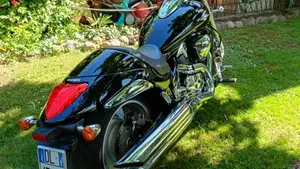 Suzuki Intruder M 1800 R (2009 - 14)  (7)