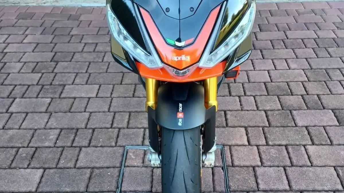 Aprilia Tuono V4 Factory (2021 - 24)  (2)