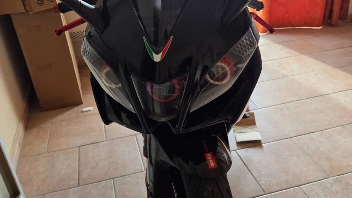 Aprilia RSV4 R (2009 - 12)  (4)