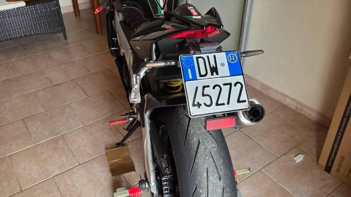 Aprilia RSV4 R (2009 - 12)  (5)
