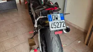 Aprilia RSV4 R (2009 - 12)  (5)