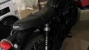 Triumph Bonneville T100 Black (2017 - 20)  (2)