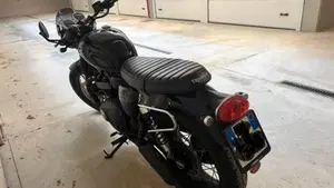Triumph Bonneville T100 Black (2017 - 20)  (3)