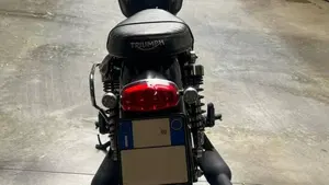 Triumph Bonneville T100 Black (2017 - 20)  (12)