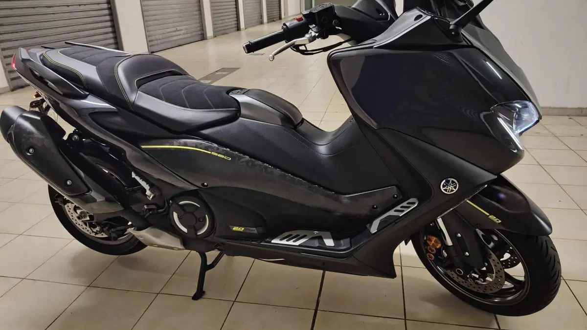 Yamaha T-Max 560 20° anniversario (2021)  (4)