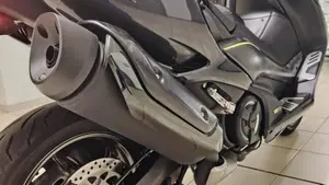 Yamaha T-Max 560 20° anniversario (2021)  (6)