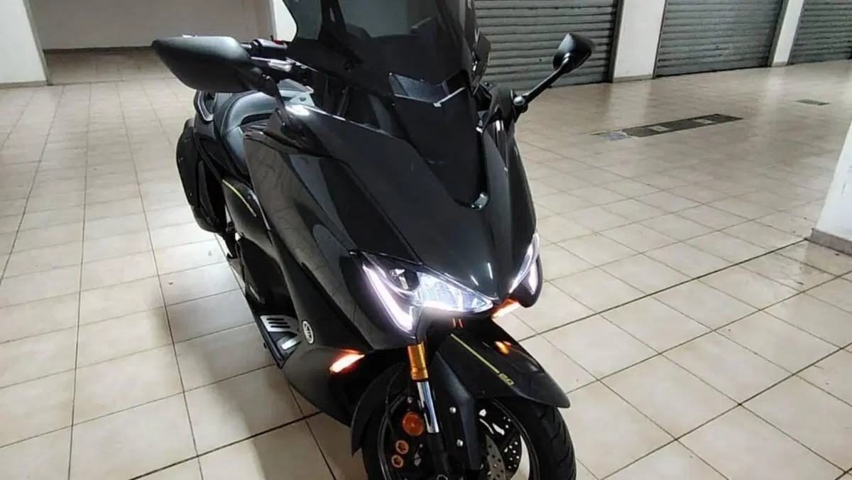 Yamaha T-Max 560 20° anniversario (2021)  (7)