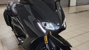 Yamaha T-Max 560 20° anniversario (2021)  (8)