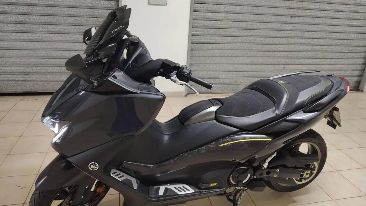 Yamaha T-Max 560 20° anniversario (2021)  (9)