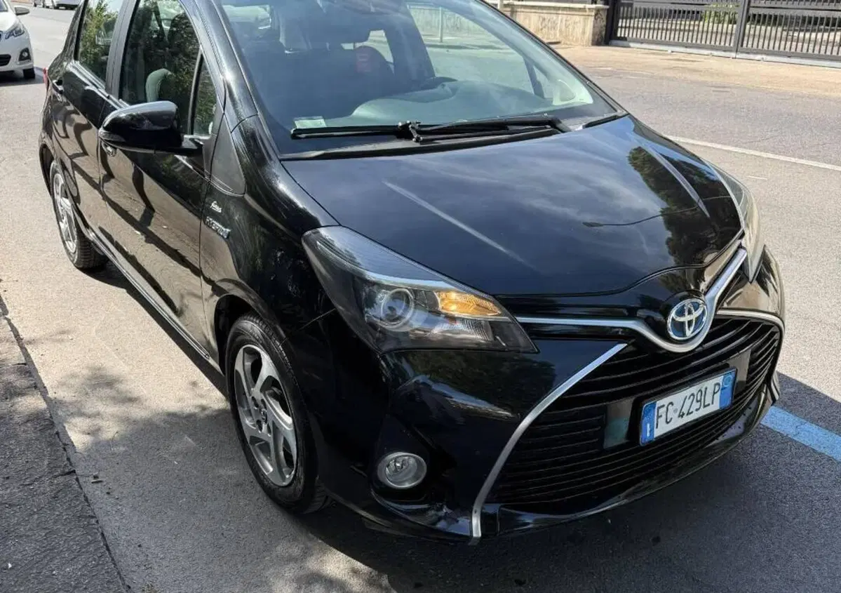 Toyota Yaris 1.5 Hybrid 5 porte Active (9)