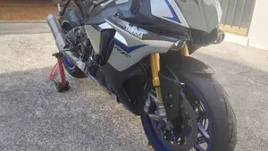 Yamaha YZF R1 M (2015 - 16)  (6)