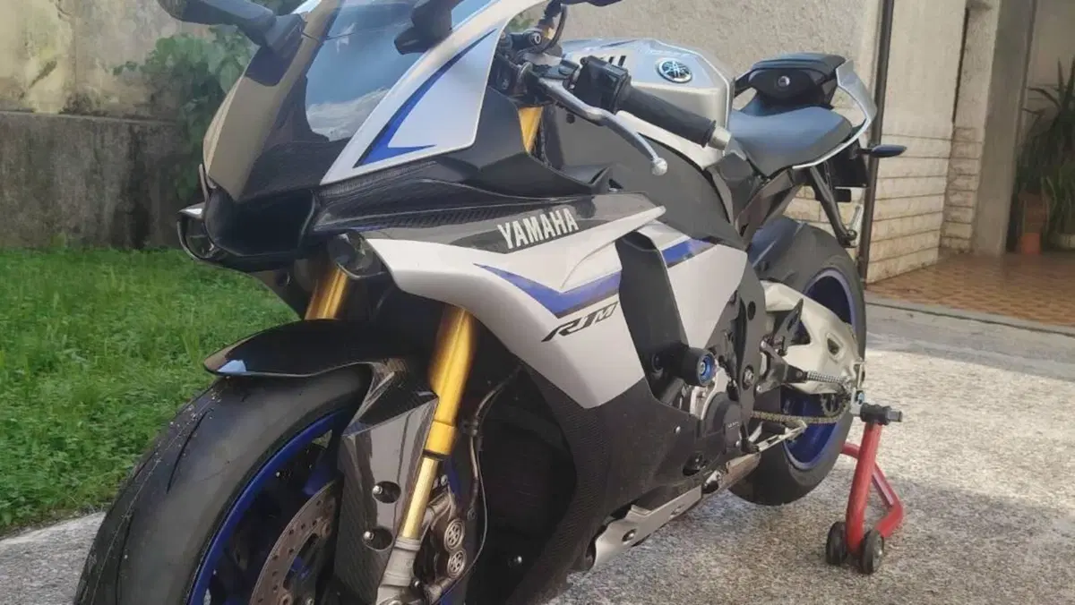 Yamaha YZF R1 M (2015 - 16) 