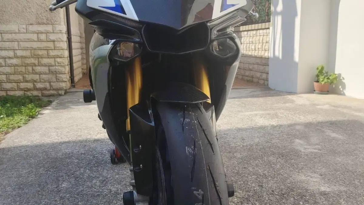 Yamaha YZF R1 M (2015 - 16)  (3)