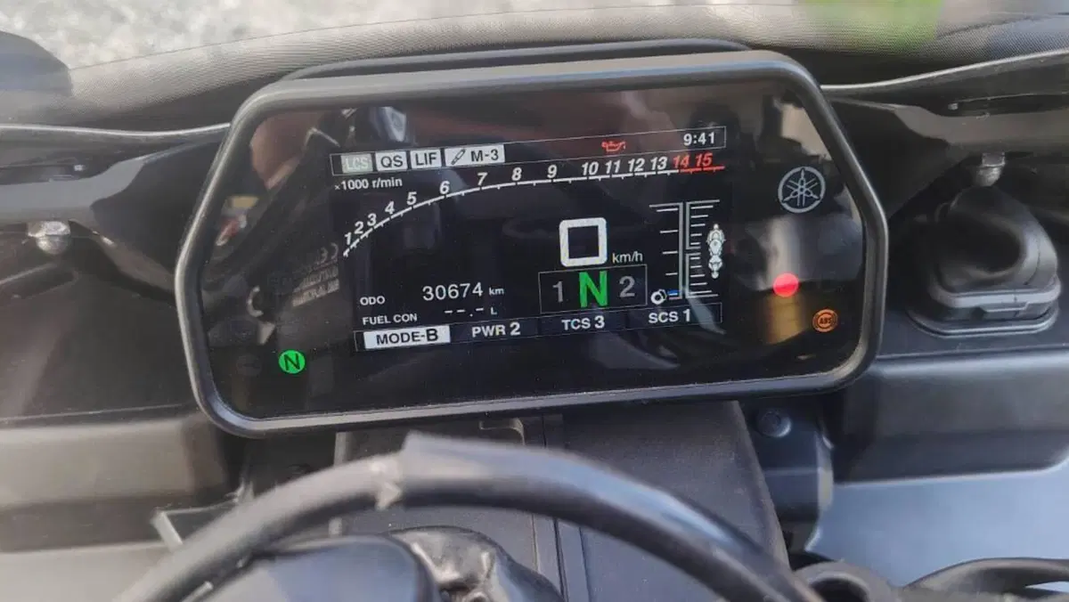 Yamaha YZF R1 M (2015 - 16)  (7)