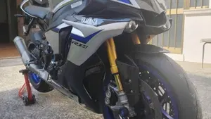Yamaha YZF R1 M (2015 - 16)  (2)