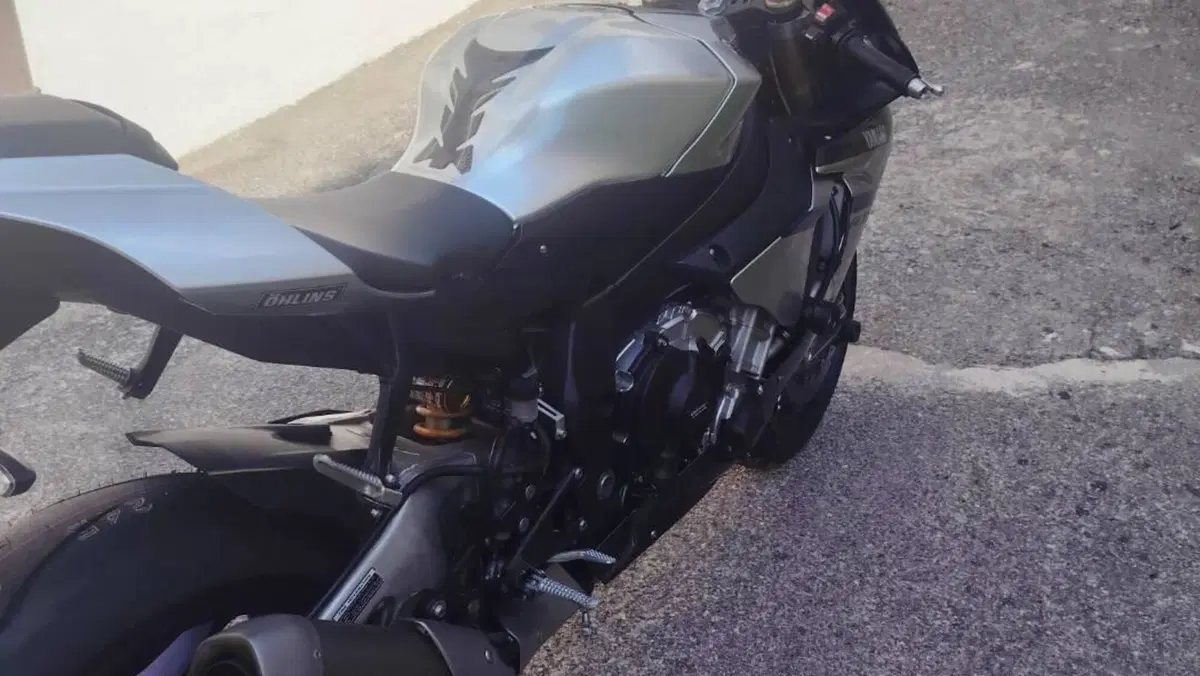 Yamaha YZF R1 M (2015 - 16)  (4)