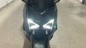 Yamaha X-Max 300 Tech Max (2021 - 24)  (2)