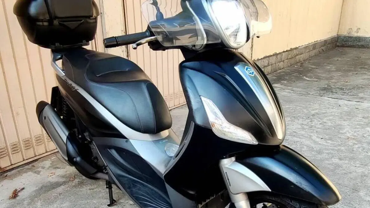 Piaggio Beverly 350 SportTouring ie ABS (2011 - 17)  (2)