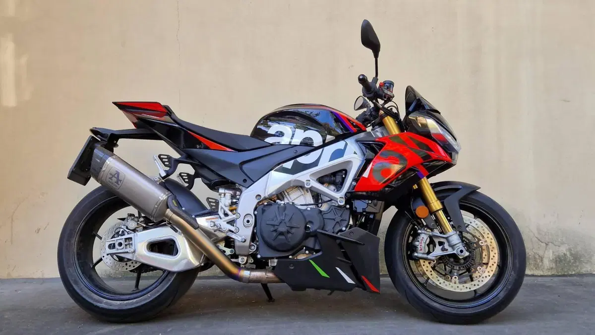 Aprilia Tuono V4 Factory (2021 - 24) 