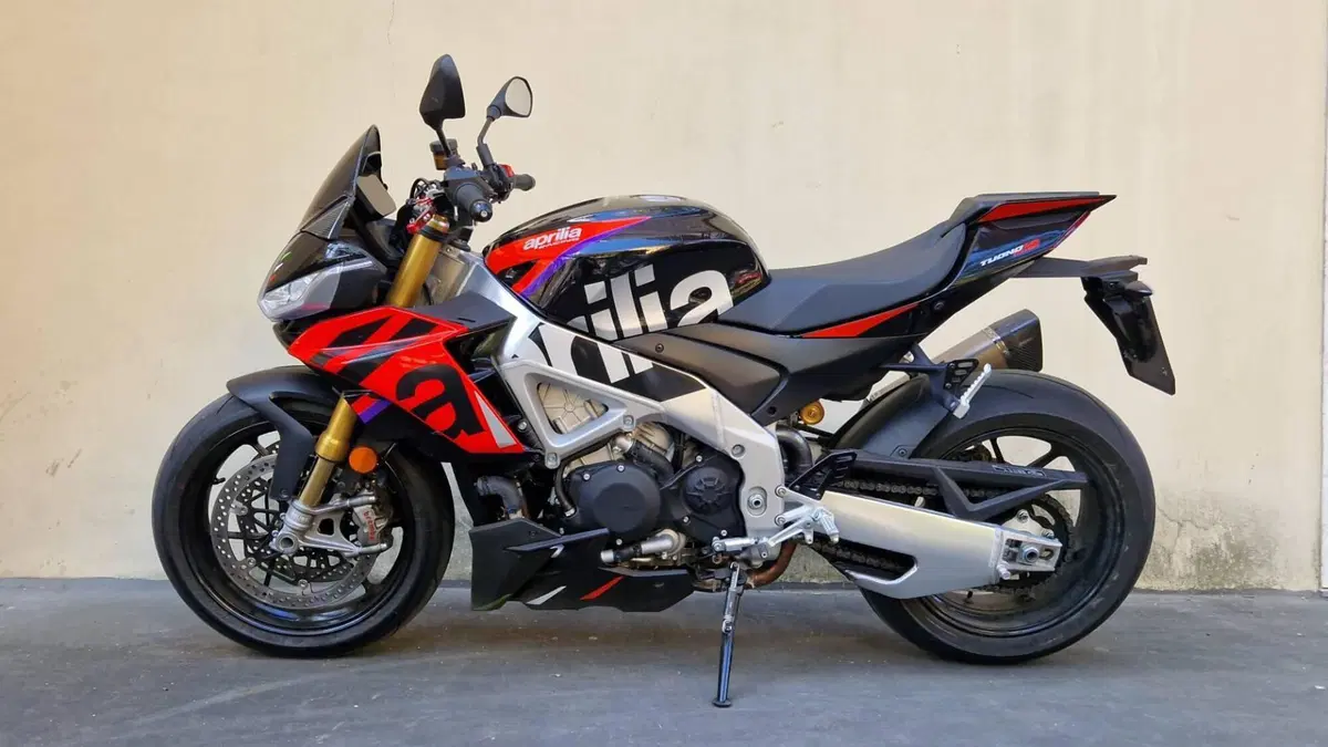 Aprilia Tuono V4 Factory (2021 - 24)  (2)