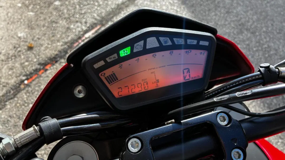 Ducati Hypermotard 796 (2012)  (4)