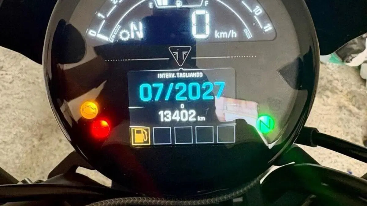 Triumph Trident 660 Triple Tribute Edition (2025 - 26)  (4)