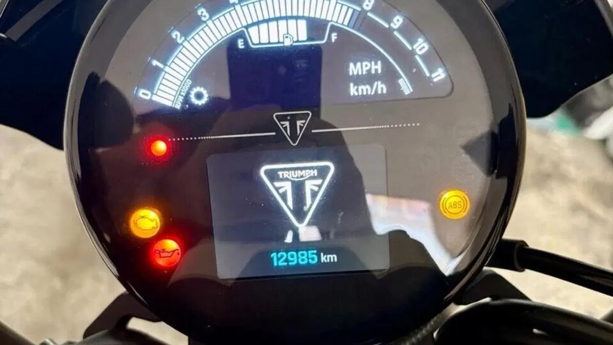 Triumph Trident 660 Triple Tribute Edition (2025 - 26)  (5)