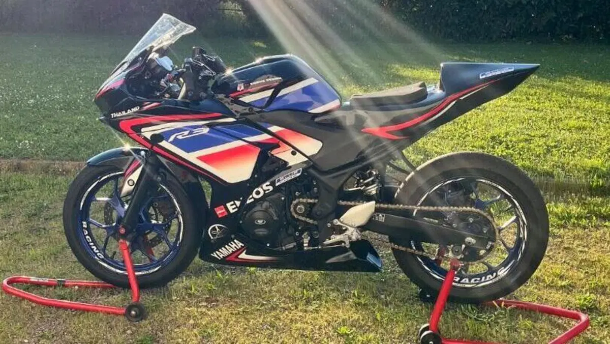 Yamaha YZF R3 (2018)  (2)