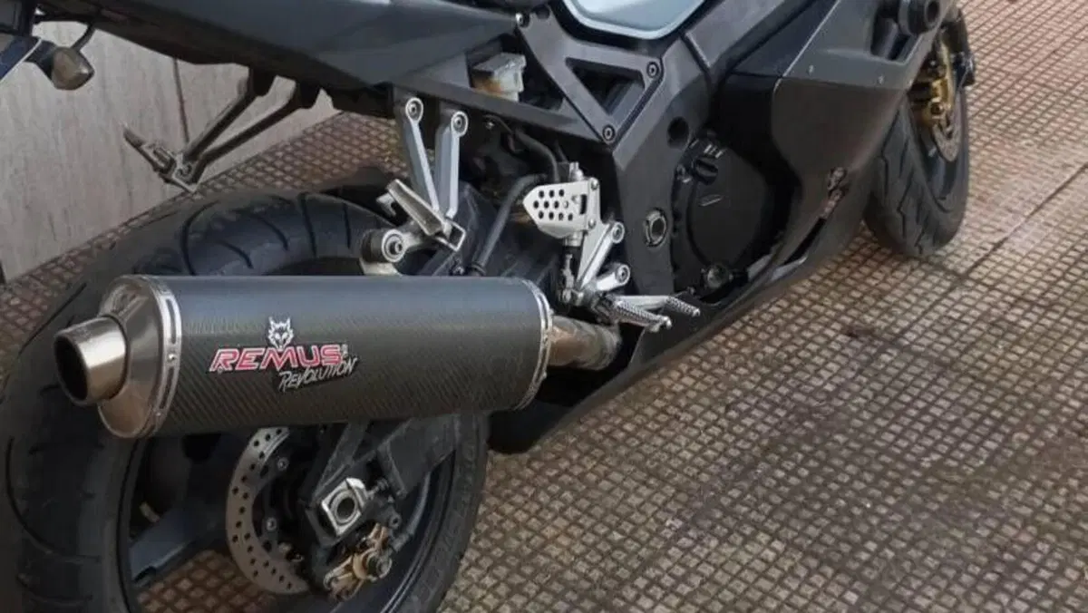 Suzuki GSX R 600 (2004 - 05)  (2)
