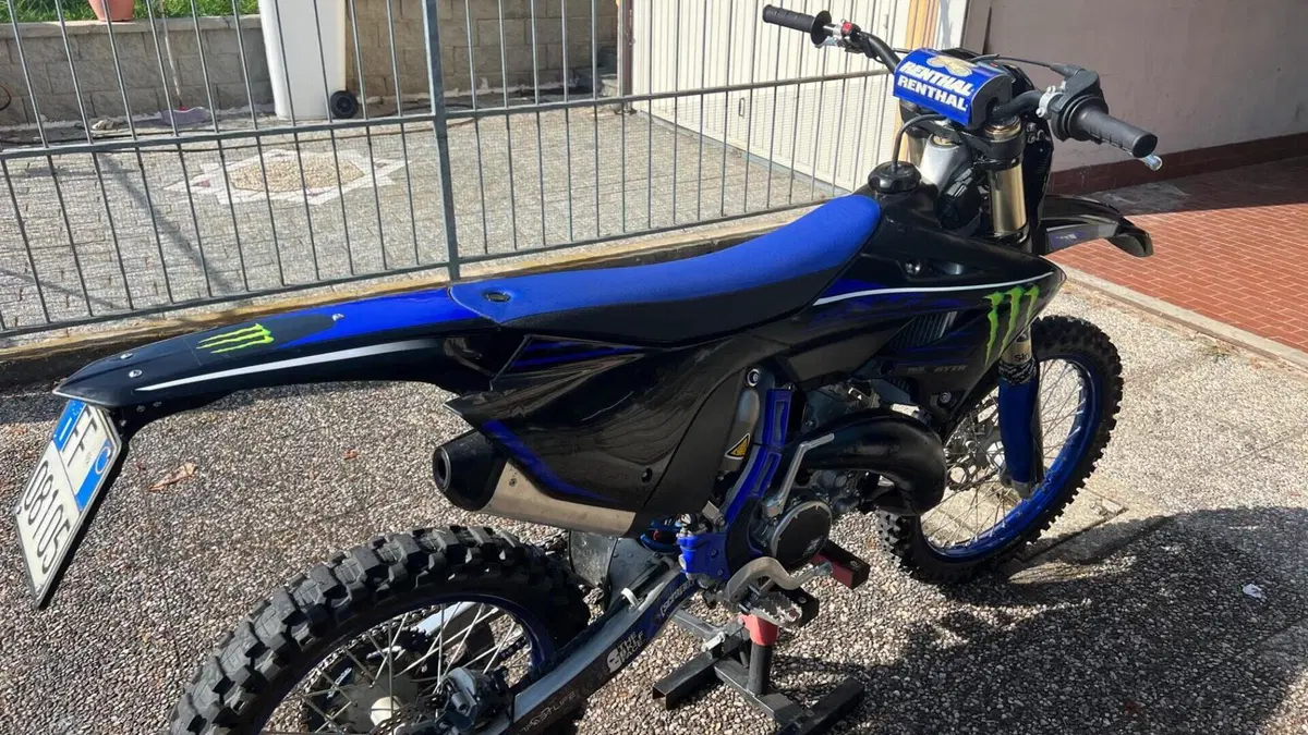 Yamaha YZ 125 Monster Energy (2023)  (2)
