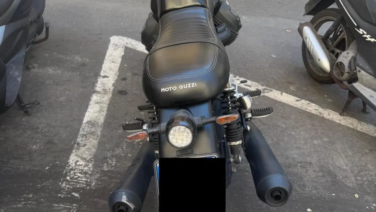 Moto Guzzi V7 III Stone Night Pack (2019 - 20)  (4)