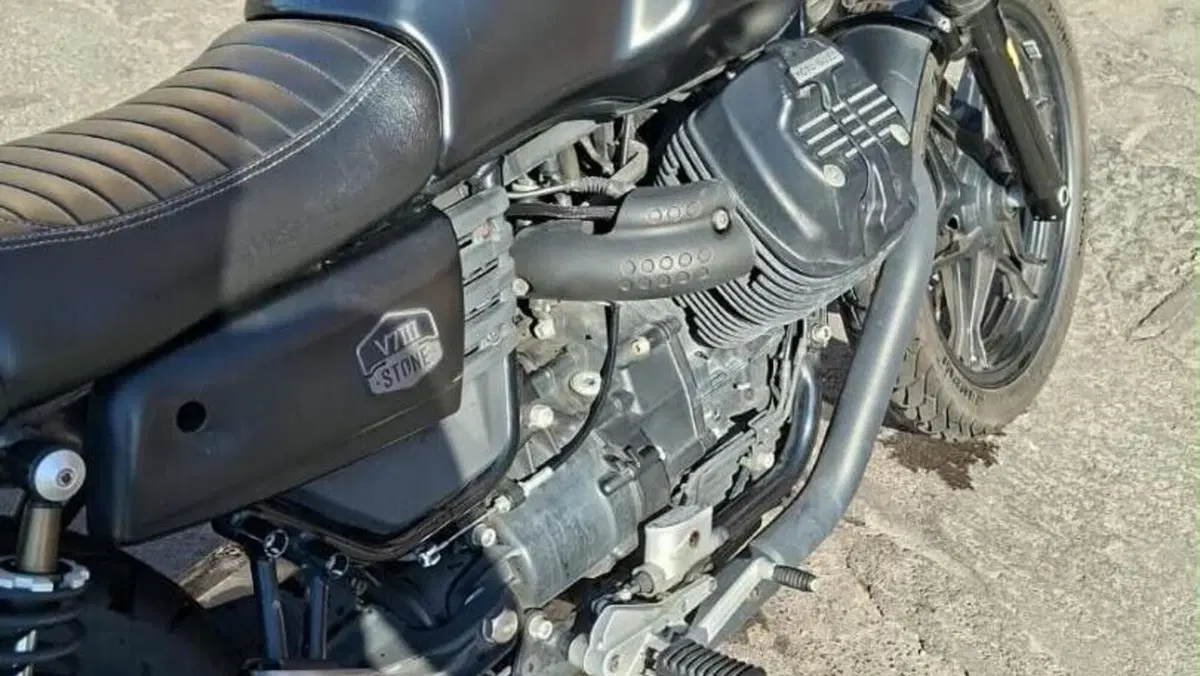 Moto Guzzi V7 III Stone Night Pack (2019 - 20)  (9)